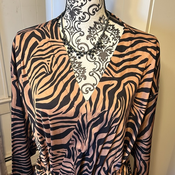Boohoo Zebra Print Wrap Top Size 22 New With Tags - Picture 5 of 12